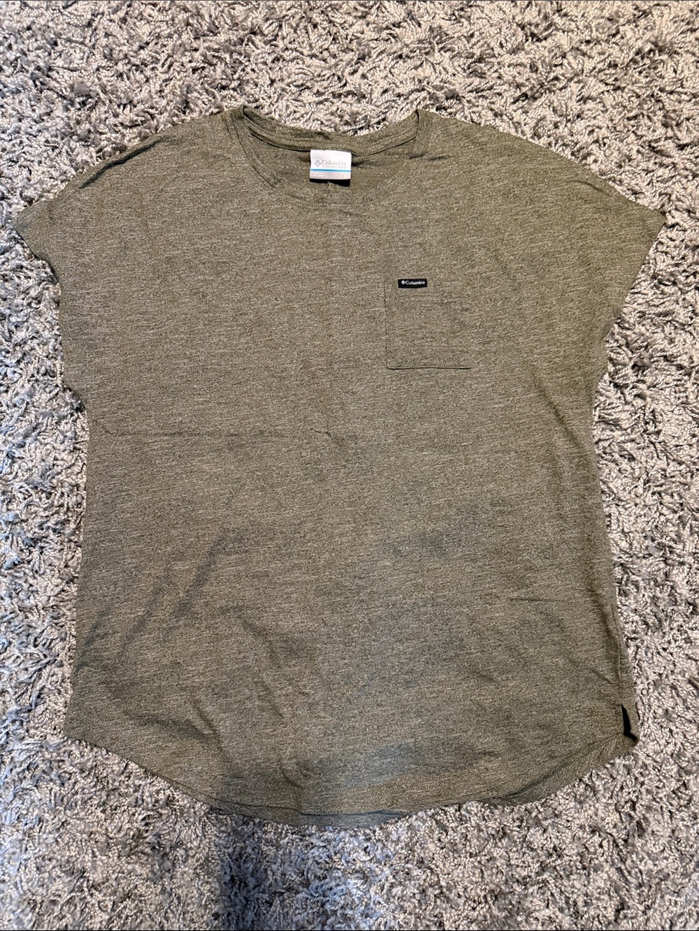 Columbia Women's Olive Green Short Sleeve Pocket Tee